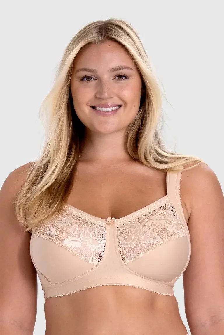 „Triumph“ – 4 vnt. pakuotė (75A-115F) 💝 Nėriniuota liemenėlė
