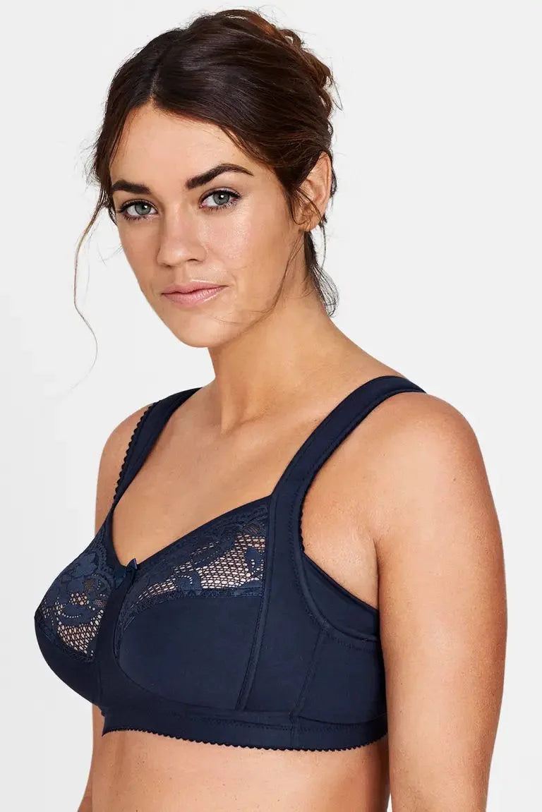 „Triumph“ – 4 vnt. pakuotė (75A-115F) 💝 Nėriniuota liemenėlė