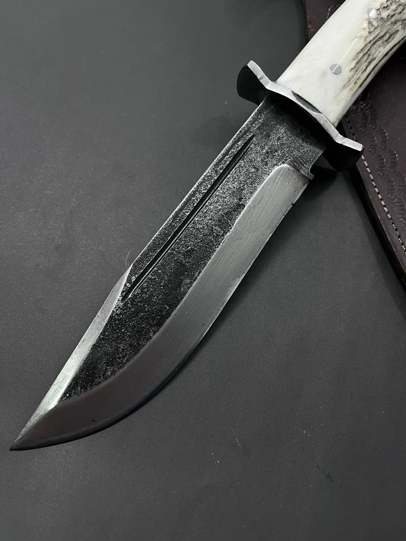 Rankų darbo kaltinio plieno Bowie peilis: elnio rago rankena, odinis makštis